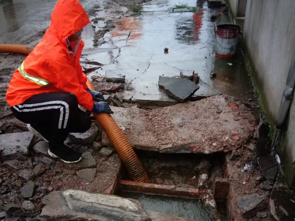 湟中专业清理污水池 炜誉市政以规范流程守护城市 “肠道”